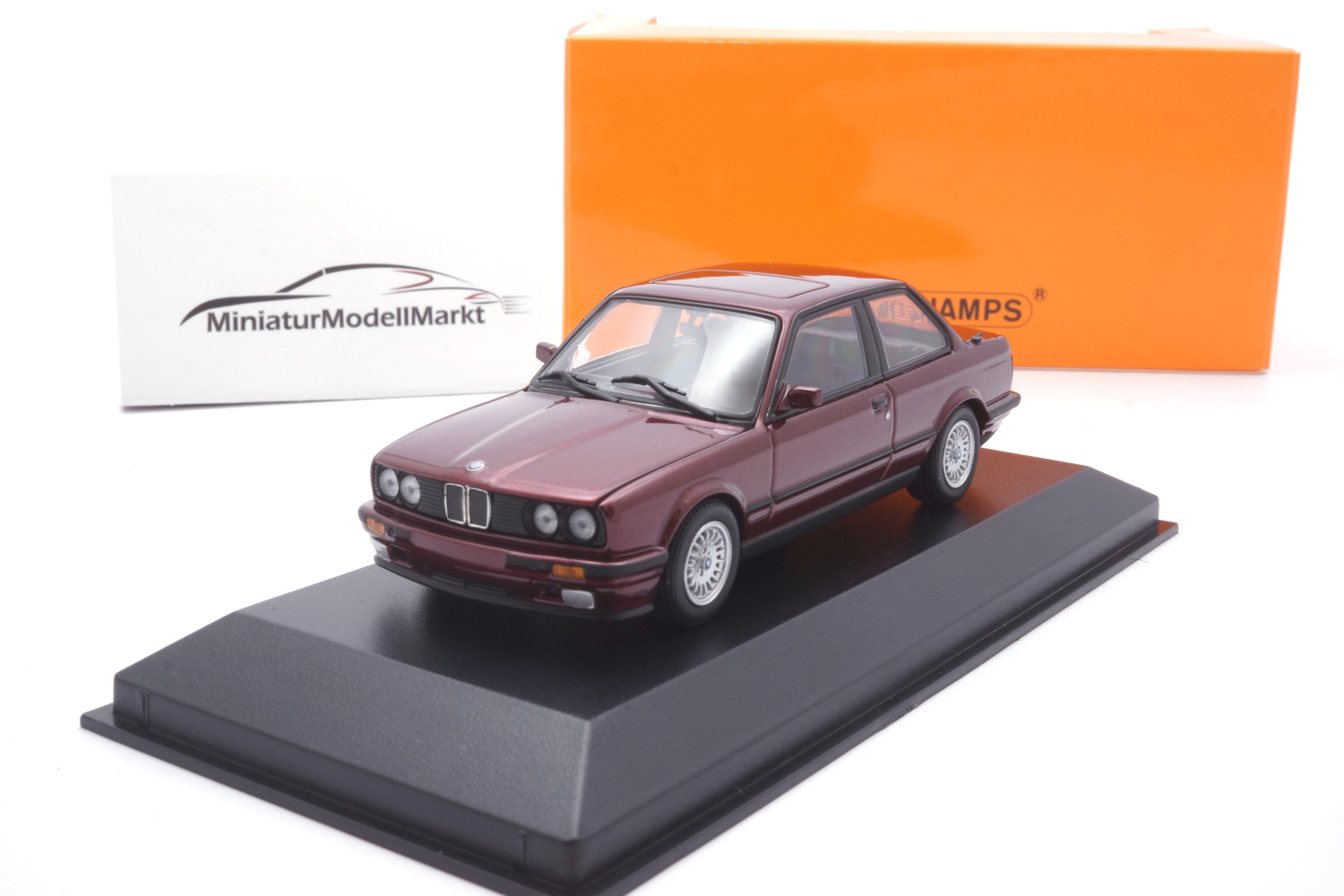 Minichamps 940024000 BMW Serie 3 (E30) - Rot Metallic - 1989 1:43