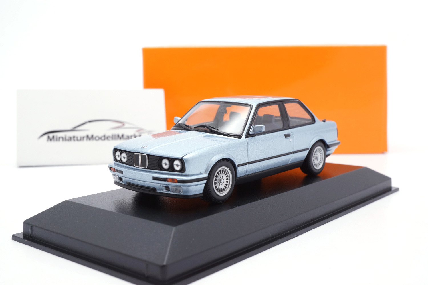 Minichamps 940024004 BMW Serie 3 (E30) - Silber Blau Metallic - 1989 1:43