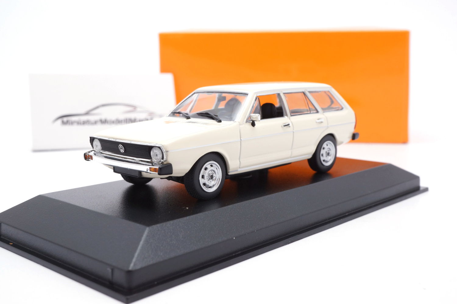 Minichamps 940054211 VW Passat Variant - Weiss - 1975 1:43