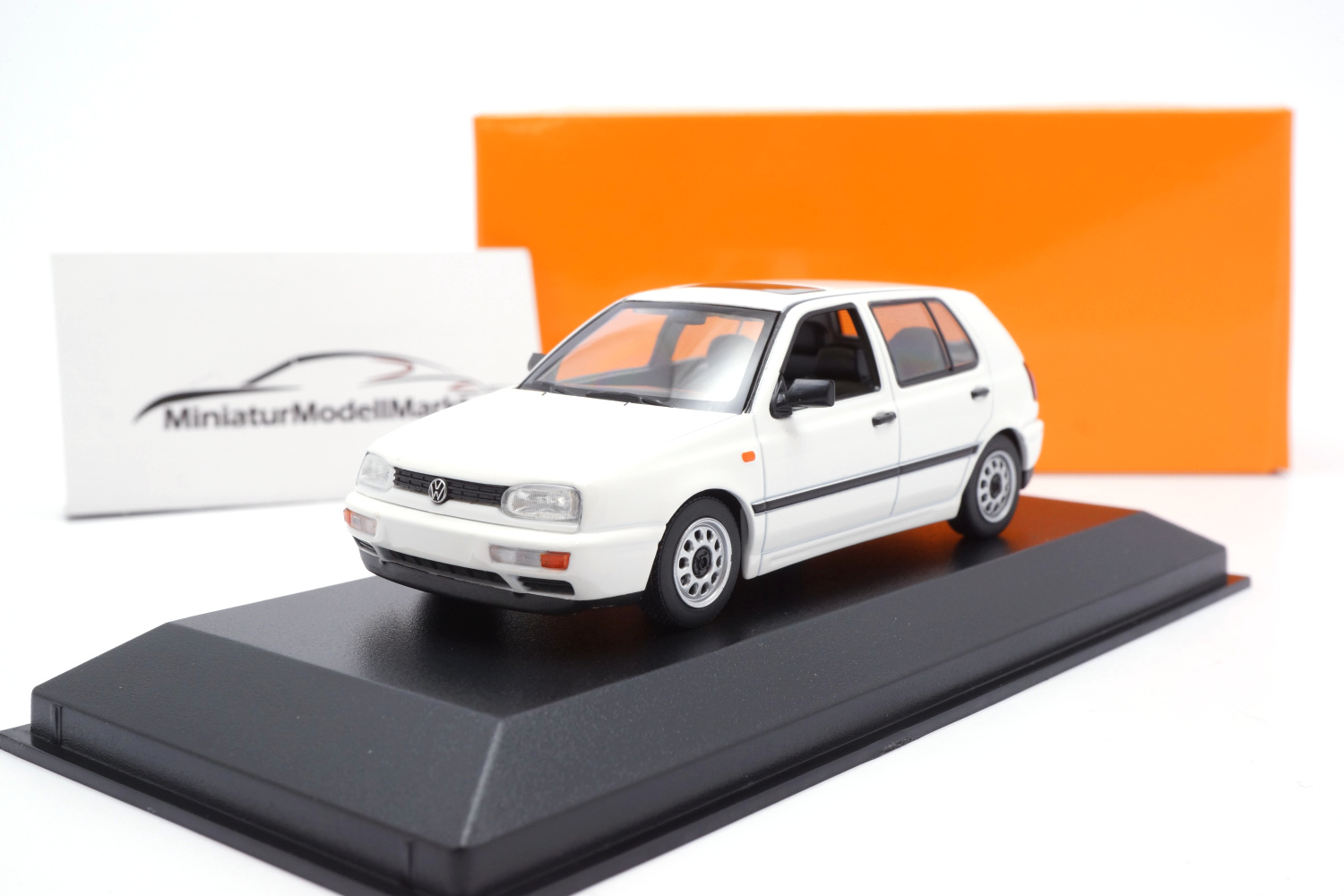 Minichamps 940055500 Volkswagen Golf III - White - 1997 1:43