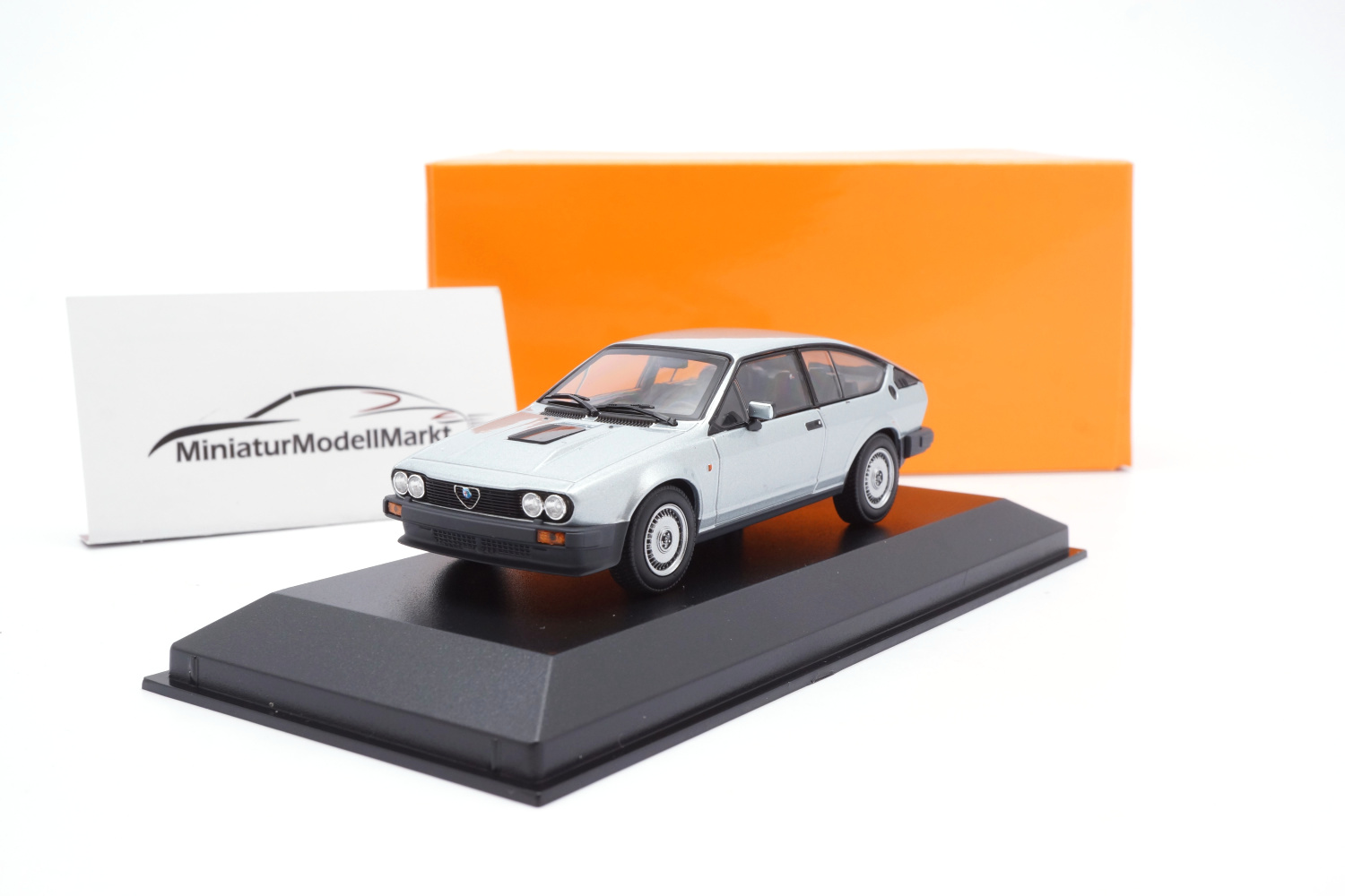 Minichamps 940120141 Alfa Romeo GTV 6 - Silber - 1983 1:43