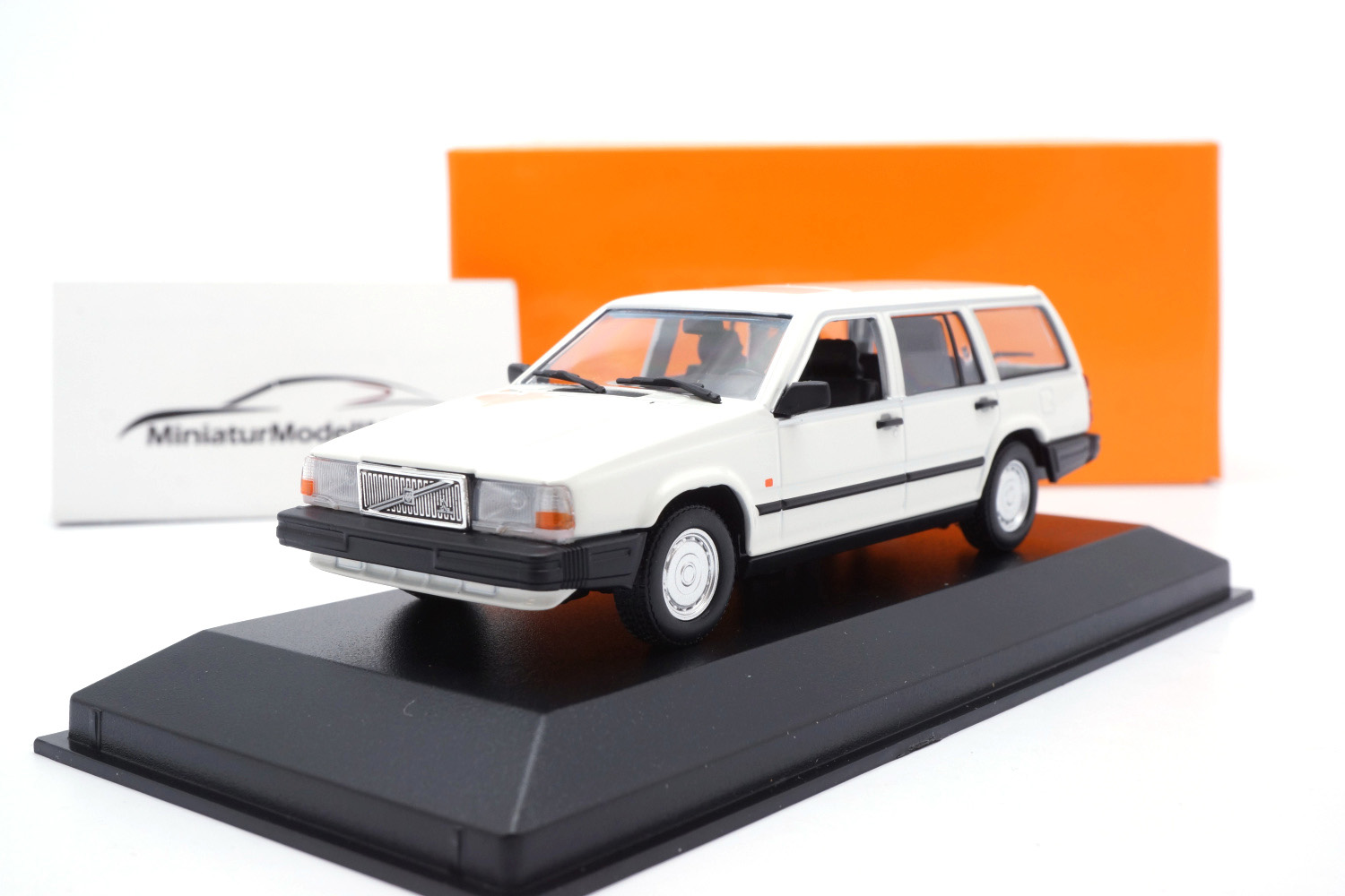 Minichamps 940171710 Volvo 740 GL - Weiss - 1986 1:43