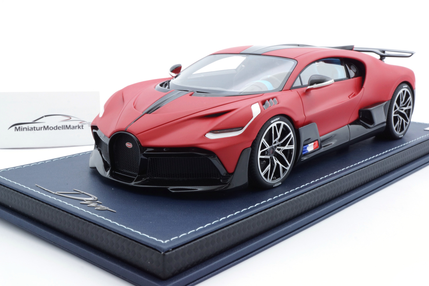 MR BUG09E Bugatti Divo - Italian Red Matt 1:18