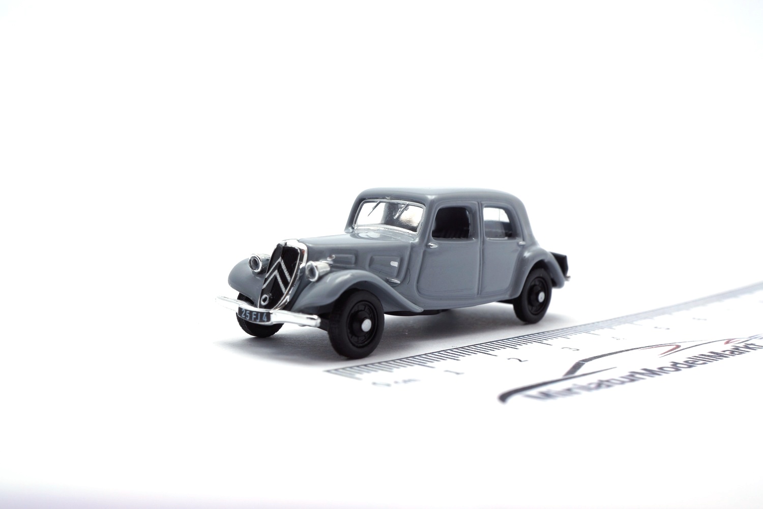 Norev 153027 Citroen Traction 11A - Grau - 1937 1:87
