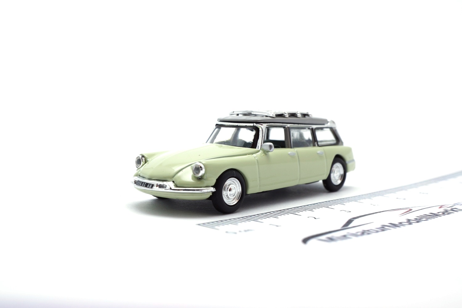 Norev 155061 Citroen ID Break - Absinthe - 1961 1:87