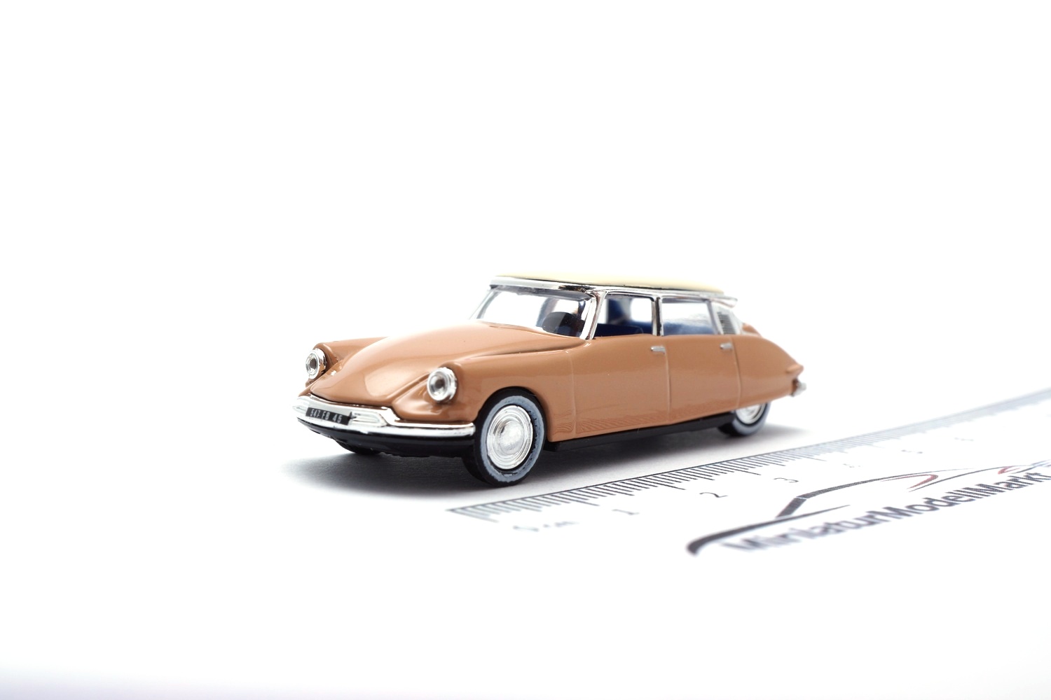 Norev 157090 Citroen DS 19 - Ecaille Blonde mit weißem Dach - 1959 1:87