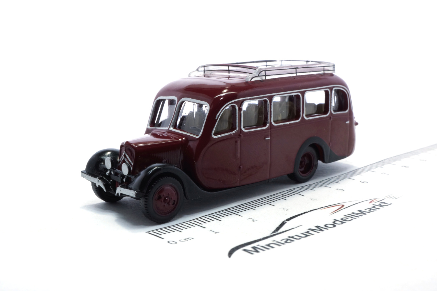 Norev 159928 Citroen U23 Autocar - Dark Red - 1947 1:87
