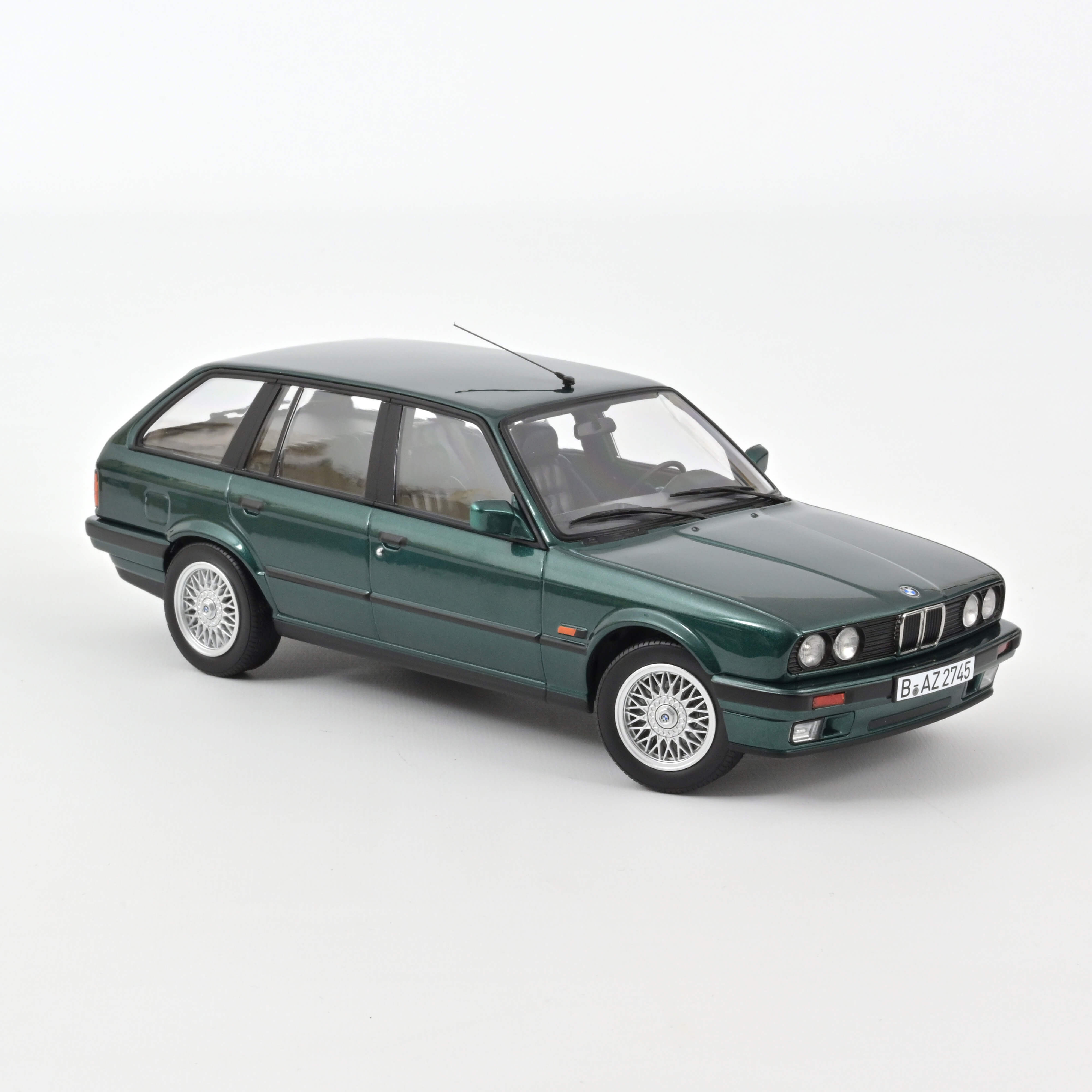 Norev 183219 BMW 325i Touring - Grün metallic - 1990 1:18