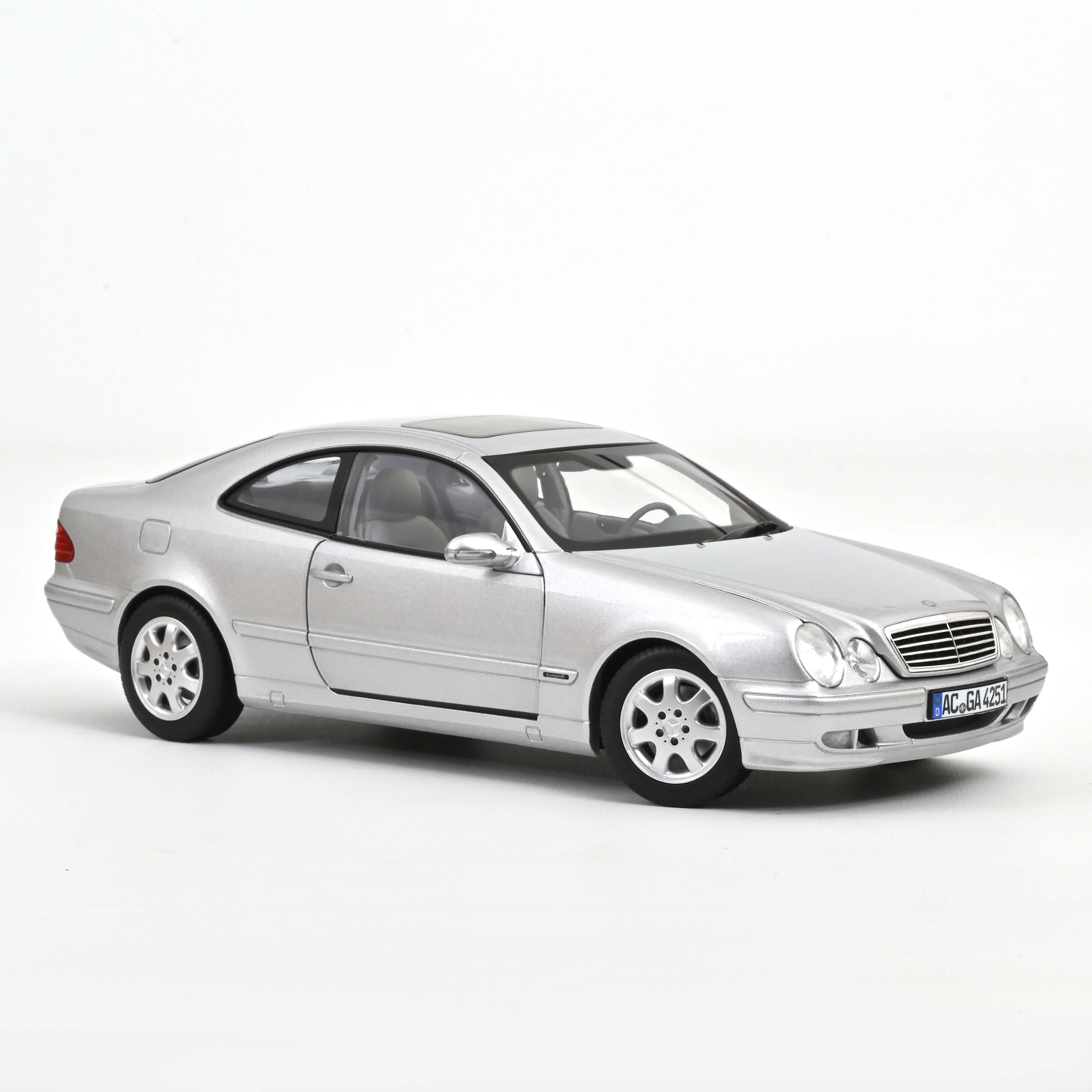 Norev 183335 Mercedes-Benz CLK-Class - Brillantsilber - 2000 1:18