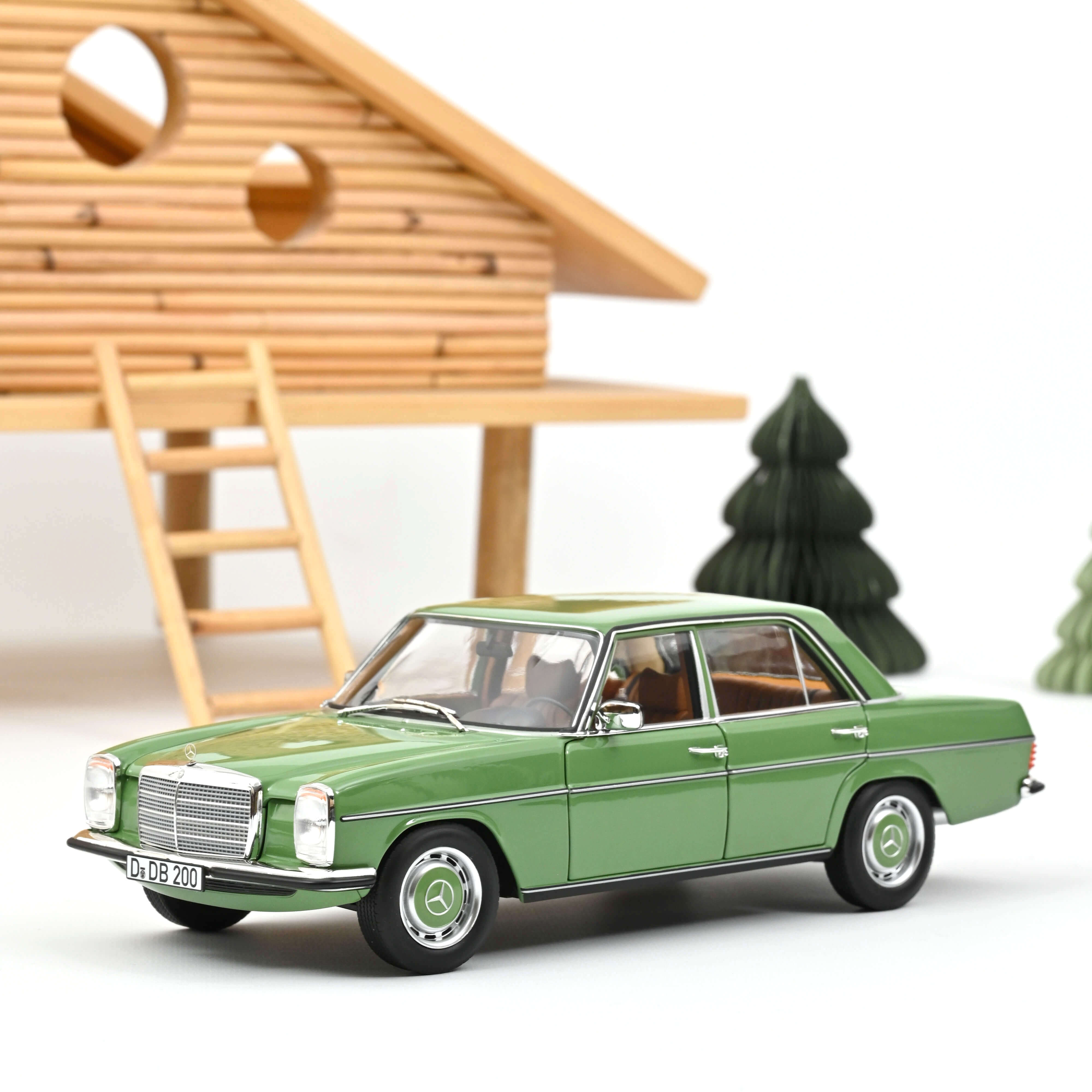 Norev 183774 Mercedes-Benz 200 1973 - Grün 1:18