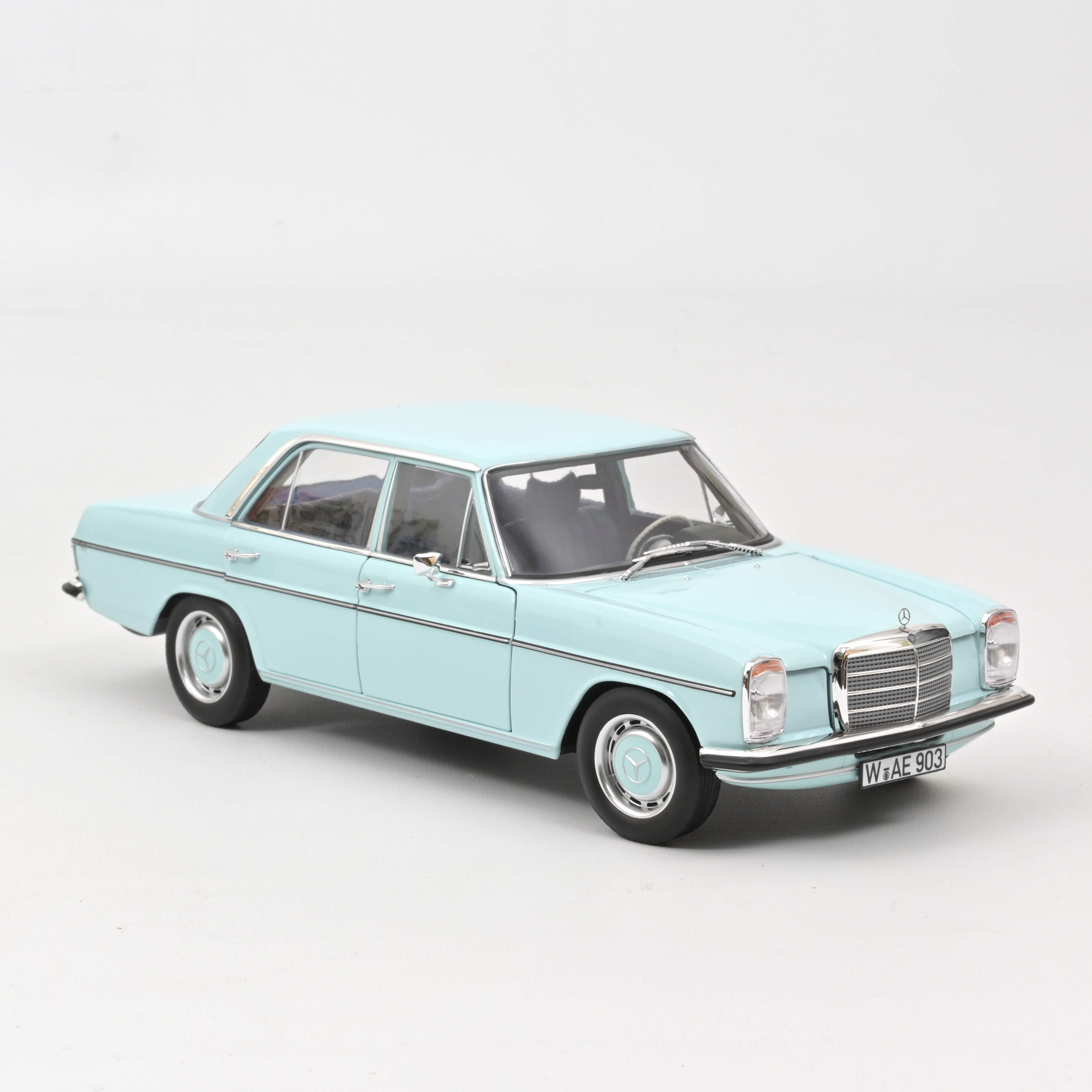 Norev 183777 Mercedes-Benz 200 - Hellblau - 1968 1:18