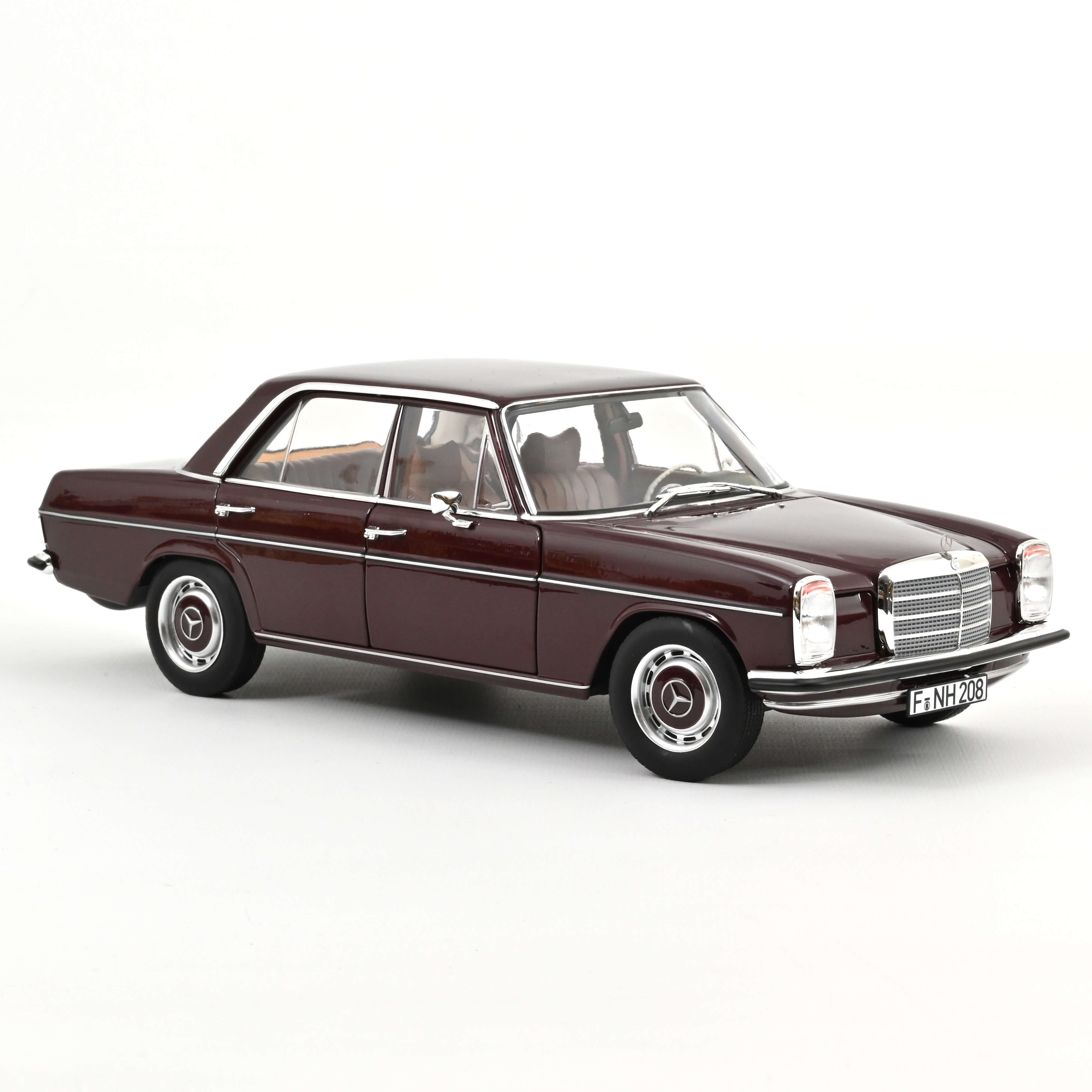 Norev 183778 Mercedes-Benz 200 - Dunkelrotbraun - 1968 1:18