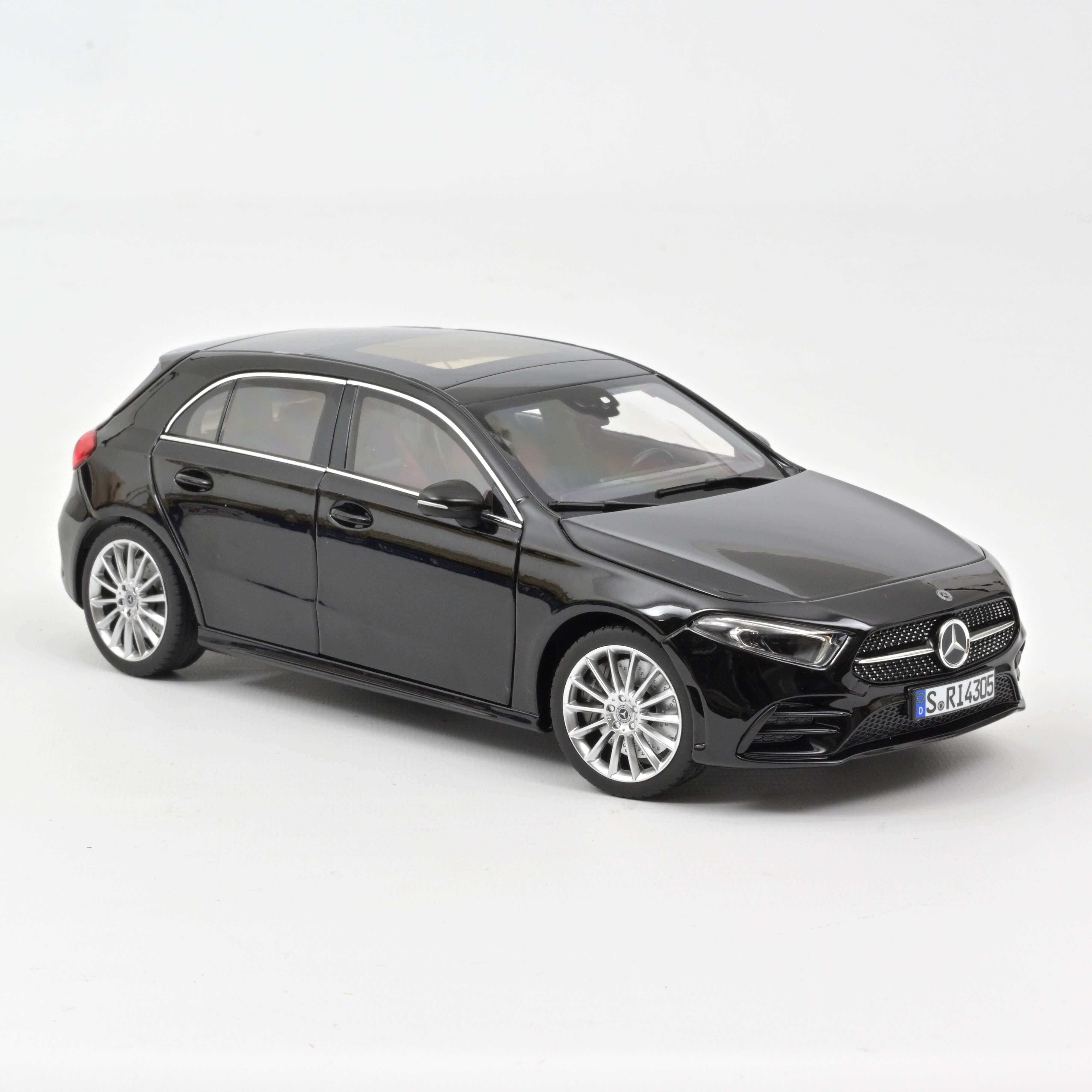 Norev 183861 Mercedes-Benz A-Class AMG Line - Schwarz - 2018 1:18