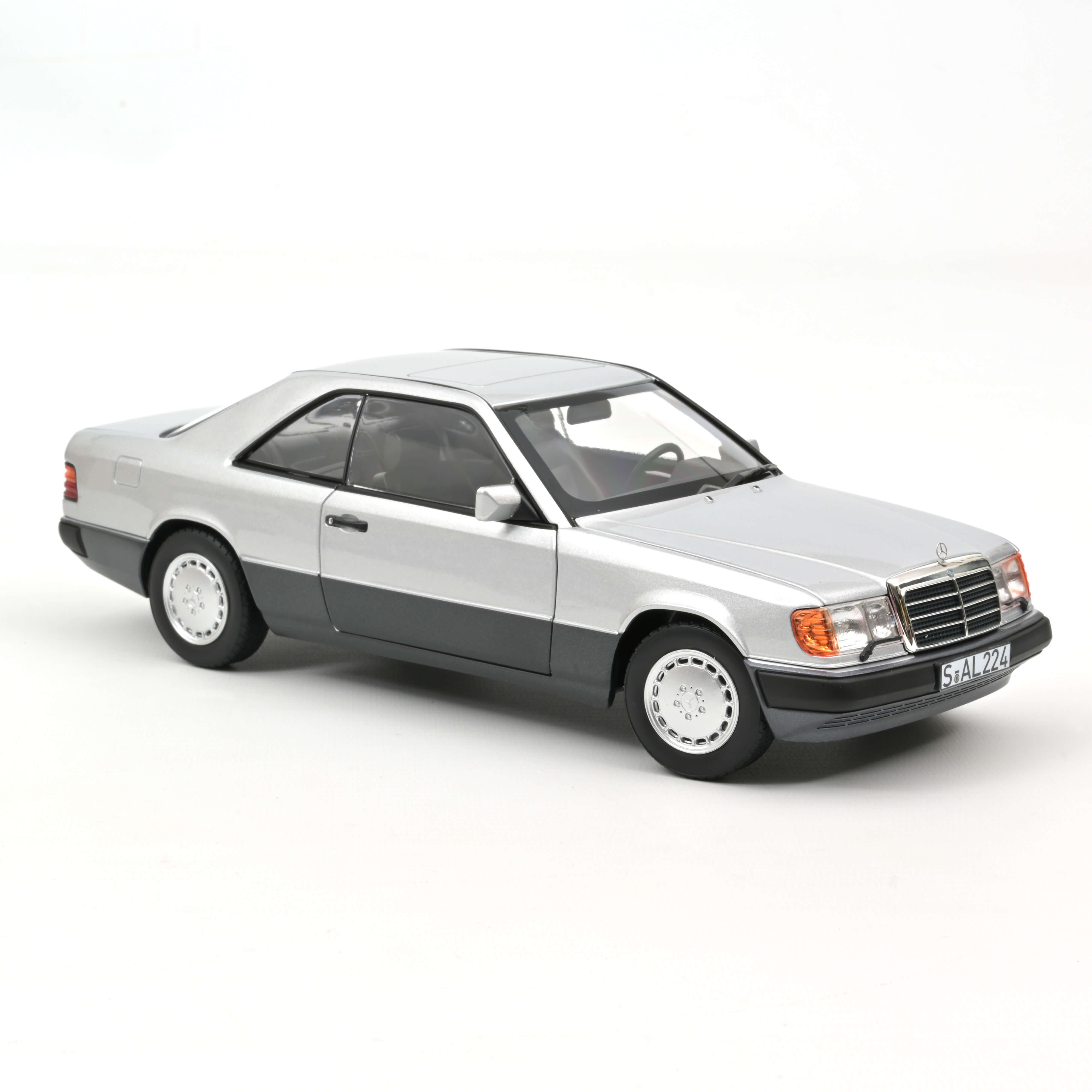 Norev 183880 Mercedes-Benz 300 CE-24 Coupe - Silber - 1990 1:18