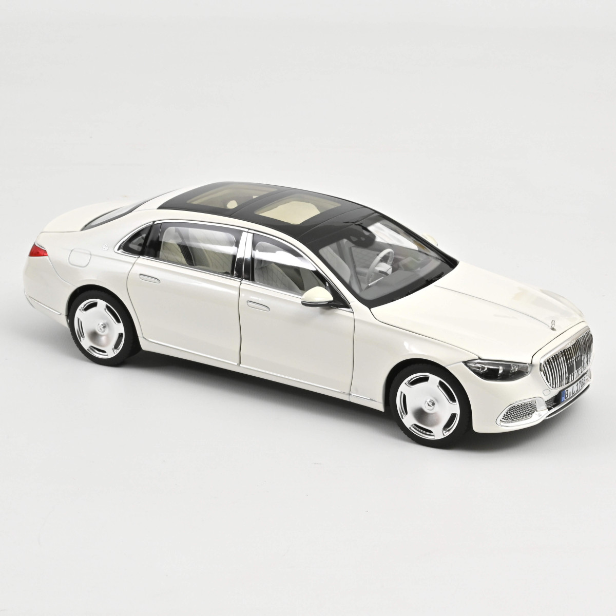 Norev 183918 Mercedes-Maybach S 680 4MATIC - Diamantweiß - 2021 1:18