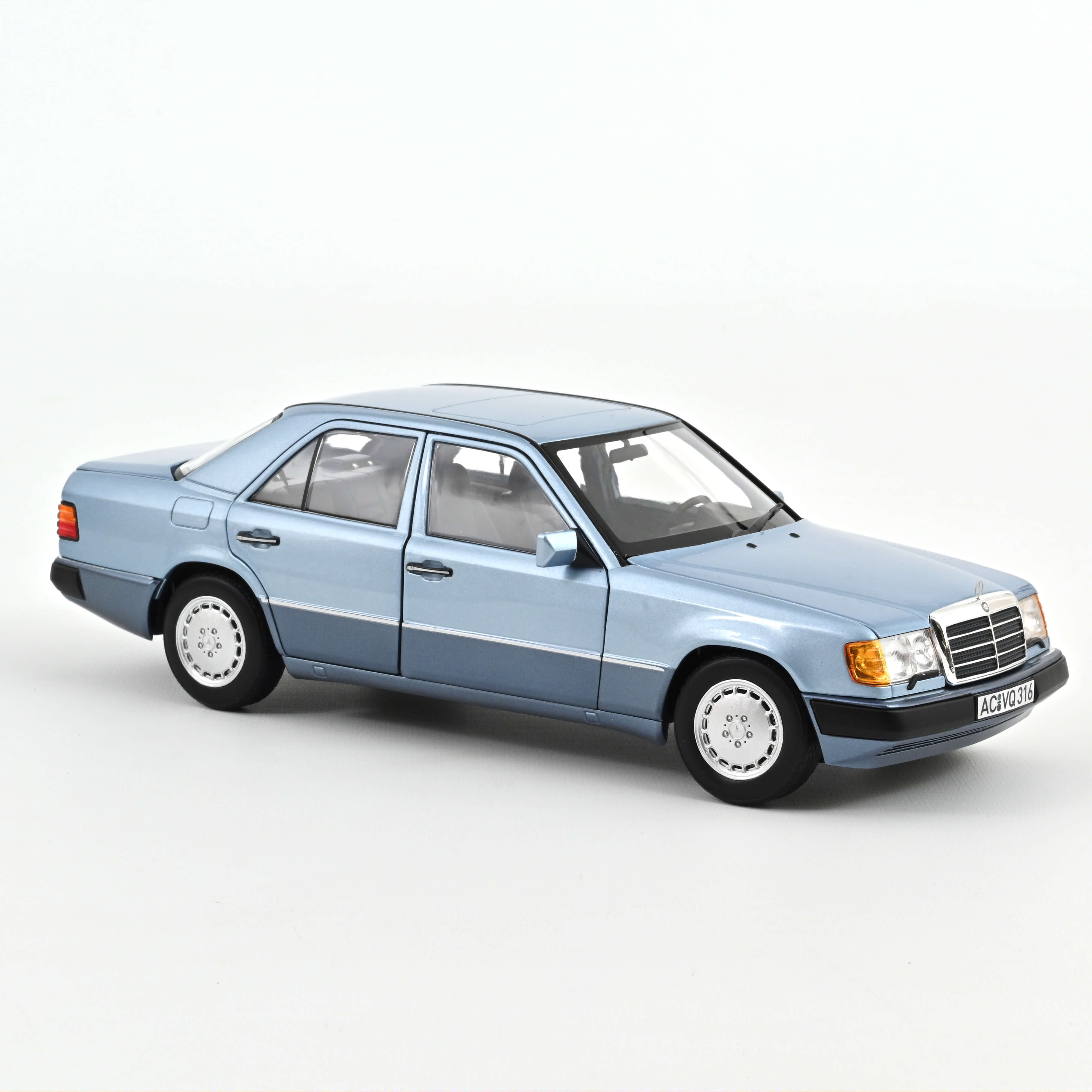 Norev 183945 Mercedes-Benz 230 E - Hellblau metallic - 1990  1:18