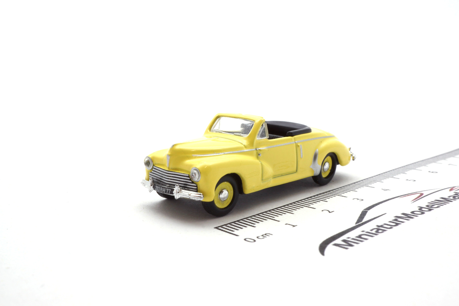 Norev 472373 Peugeot 203 Cabriolet - Sulphur Yellow - 1952 1:87