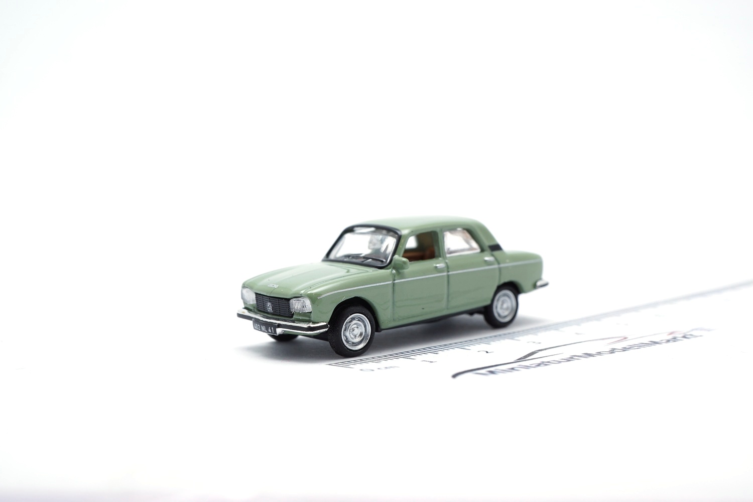 Norev 473415 Peugeot 304 - Goldgrün metallic - 1977 1:87