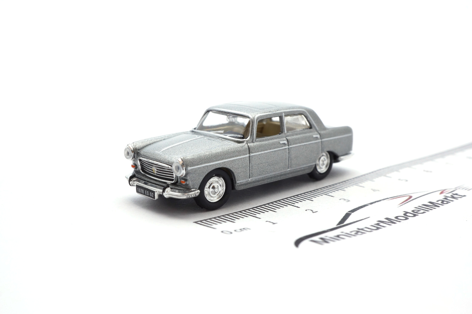 Norev 474449 Peugeot 404 - Grau metallic - 1968 1:87