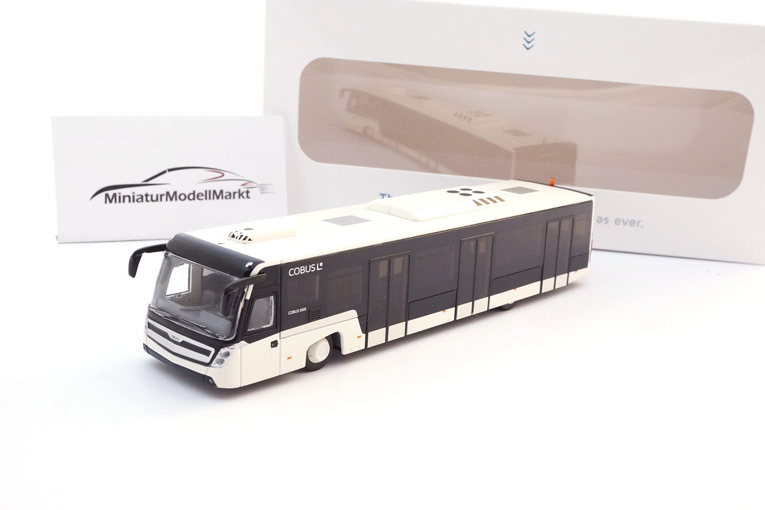 NZG 981-20 COBUS 3000 Flughafenbus - Weiß 1:87