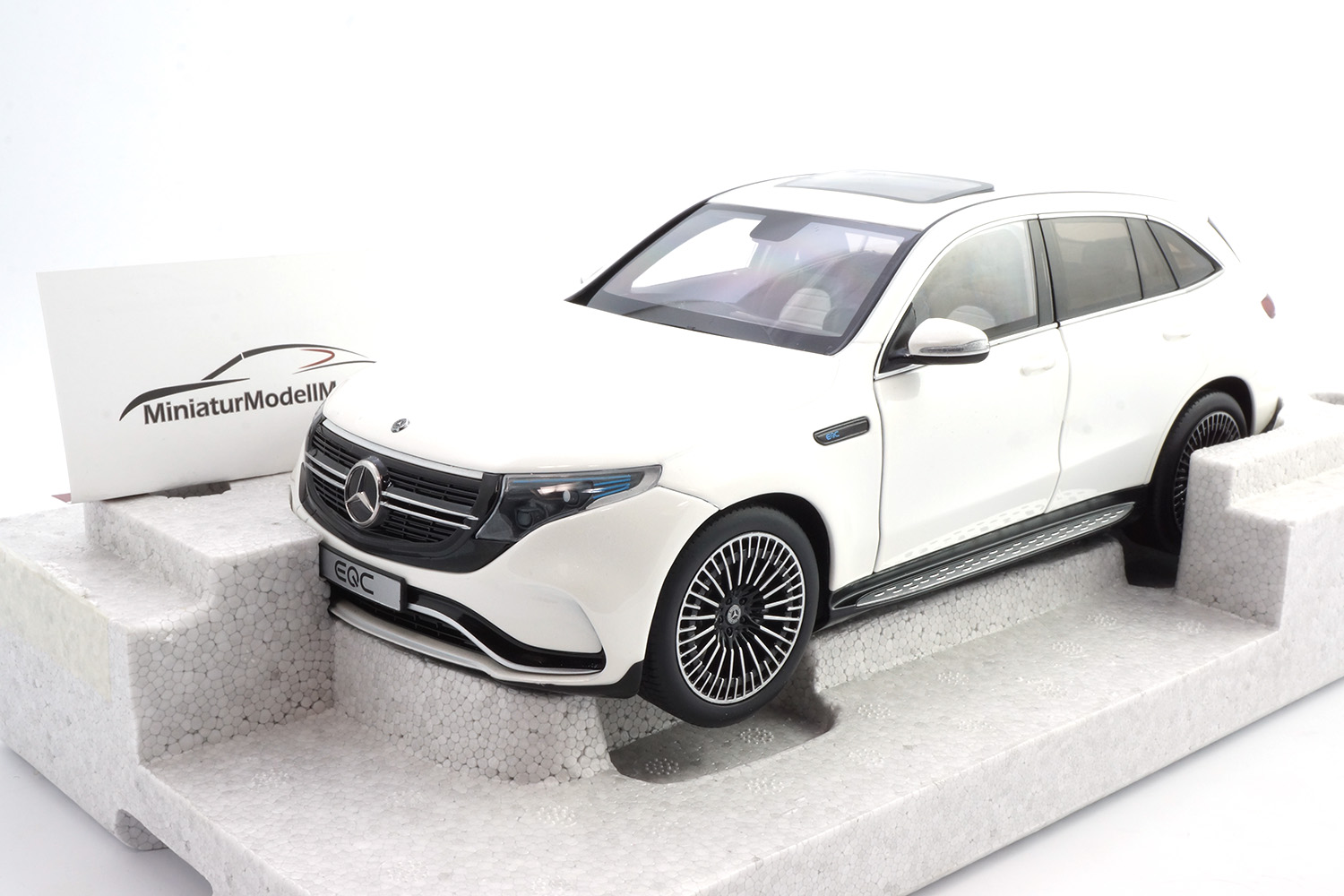 NZG B66963756 Mercedes EQC 400 4Matic (N293) - weiss - 2019 1:18