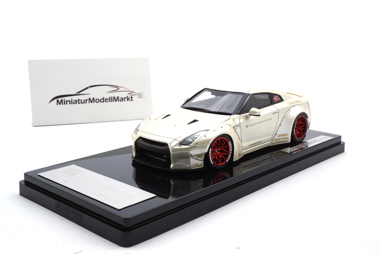 One Model 17B04-06 Liberty Walk Nissan GT-R (R35) - Pearl White - Ducktail 1:43