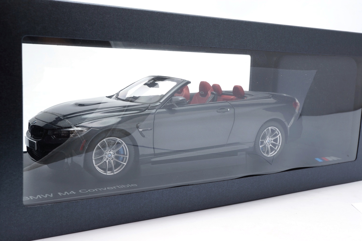 Paragon 80432339610 BMW M4 Cabriolet (F83) - Mineral Grey 1:18
