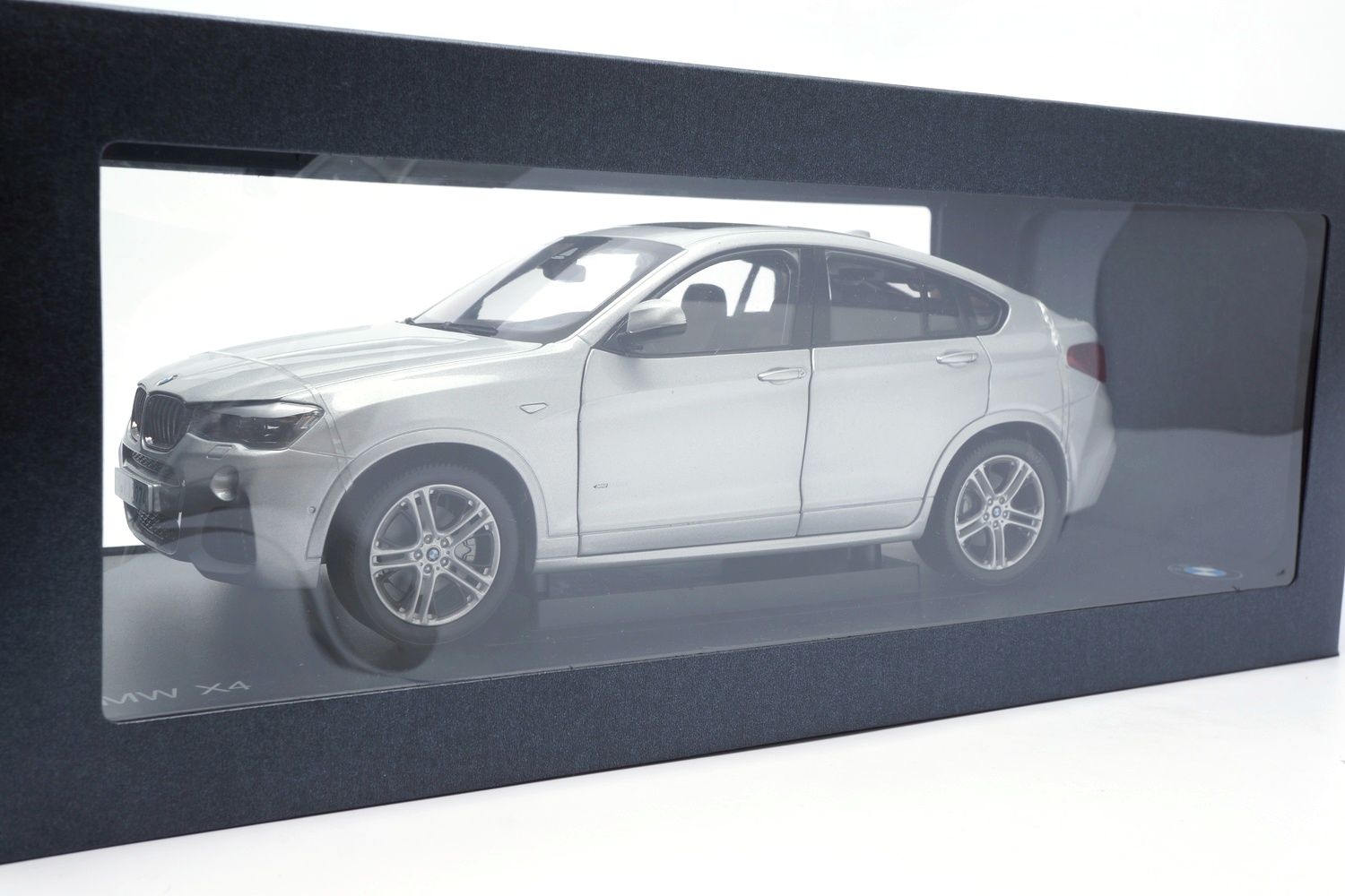 Paragon 80432352457 BMW X4 (F26) - Glacier Silver 1:18