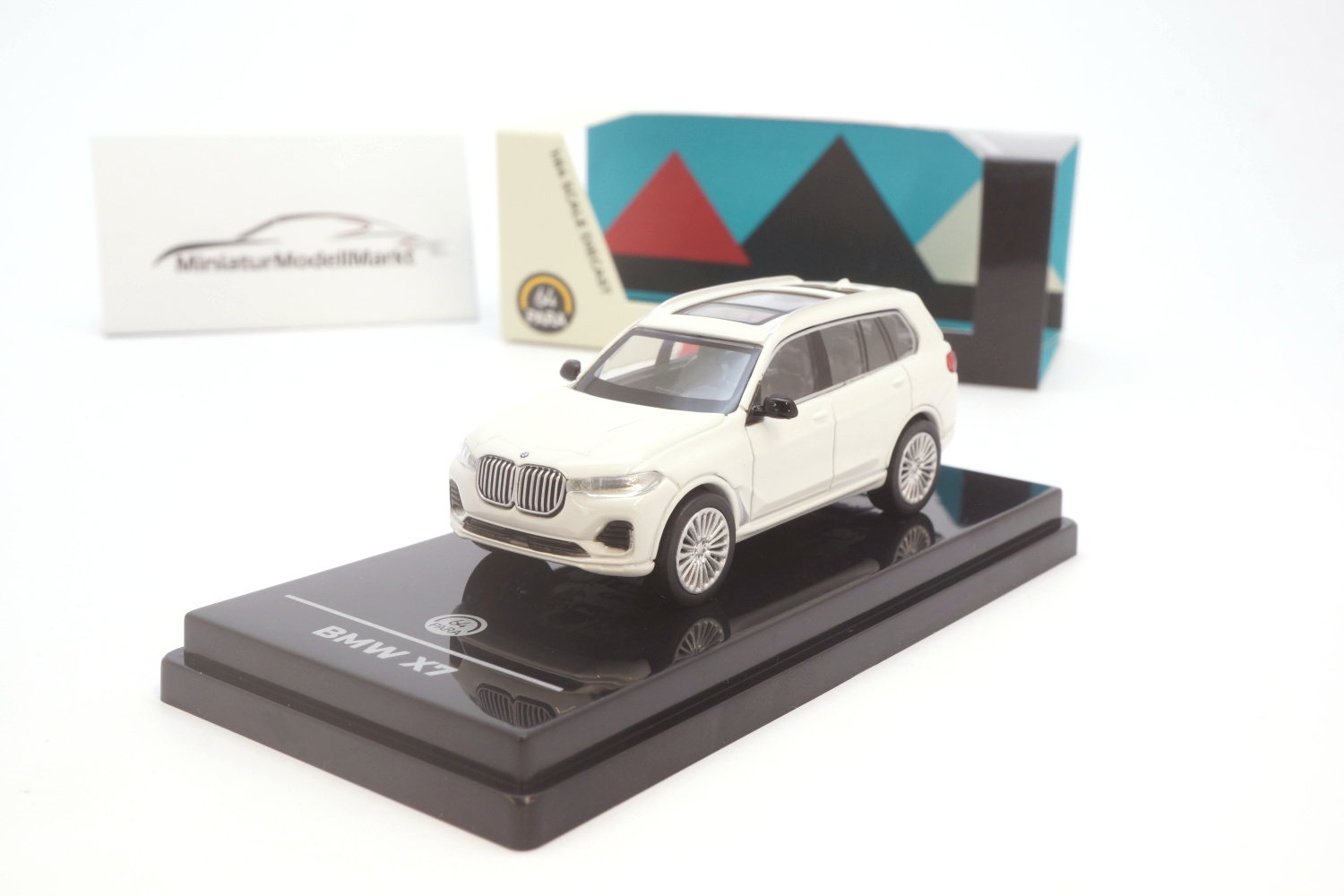 Paragon 55192L BMW X7 - White 1:64