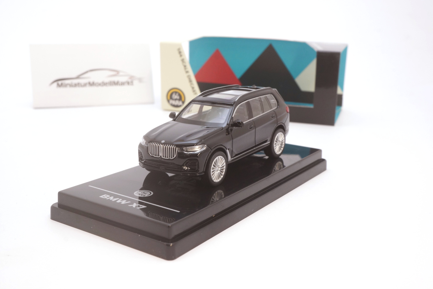 Paragon 55191R BMW X7 - Black (RHD) 1:64