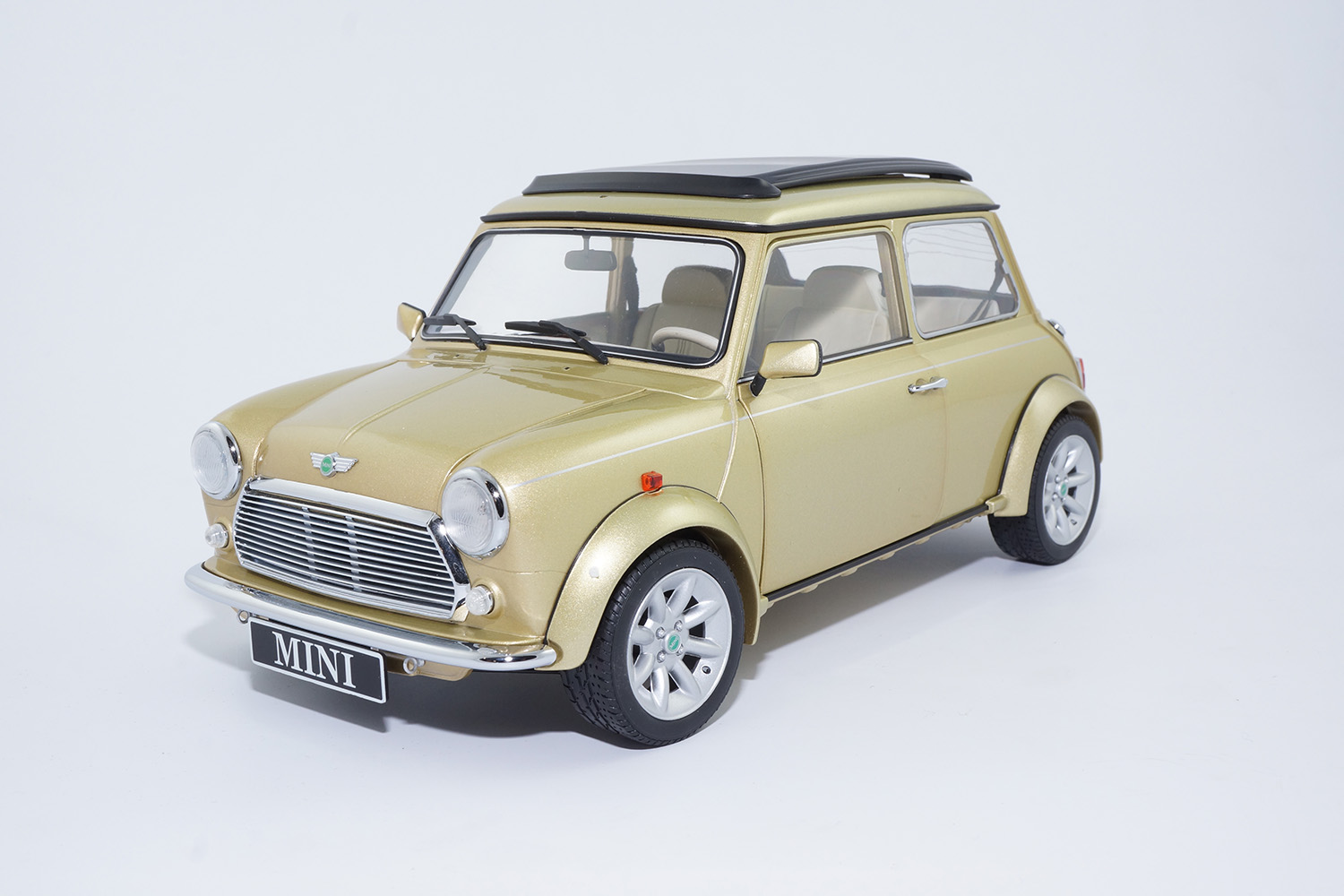 Premium Classixxs 10350 MINI KNIGTHSBRIDGE MK6 1969 - SIENNA GOLD 1:12