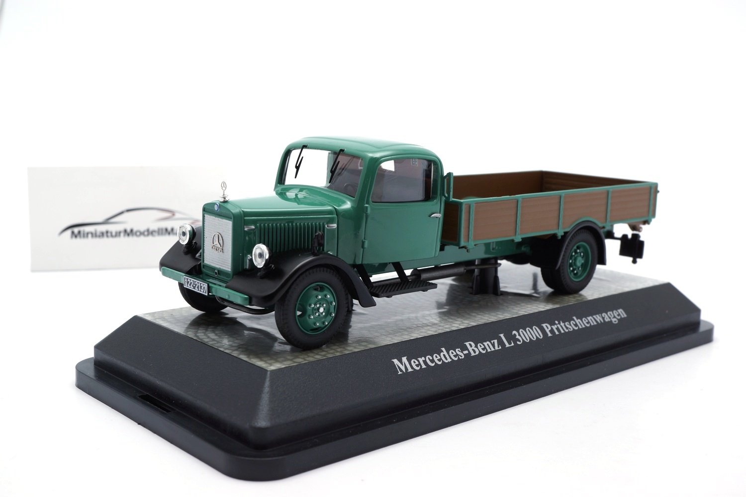 Premium ClassiXXs 12651 Mercedes L3000 Pritsche - dunkel-grün  1:43
