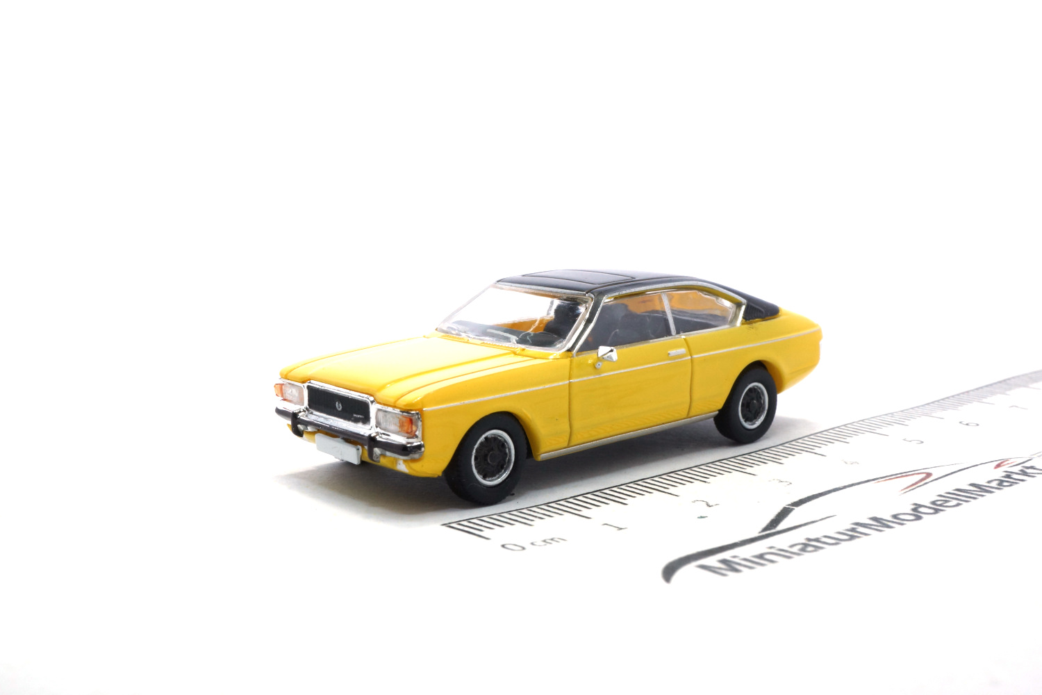 PCX87 PCX870018 Ford Granada MK I Coupe, gelb/matt-schwarz, 1974 1:87