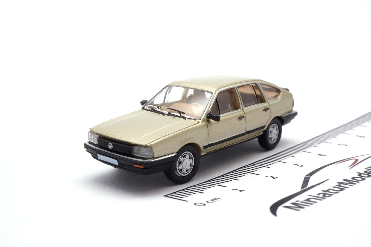 PCX87 PCX870077 VW Passat B2 - metallic-beige - 1985 1:87