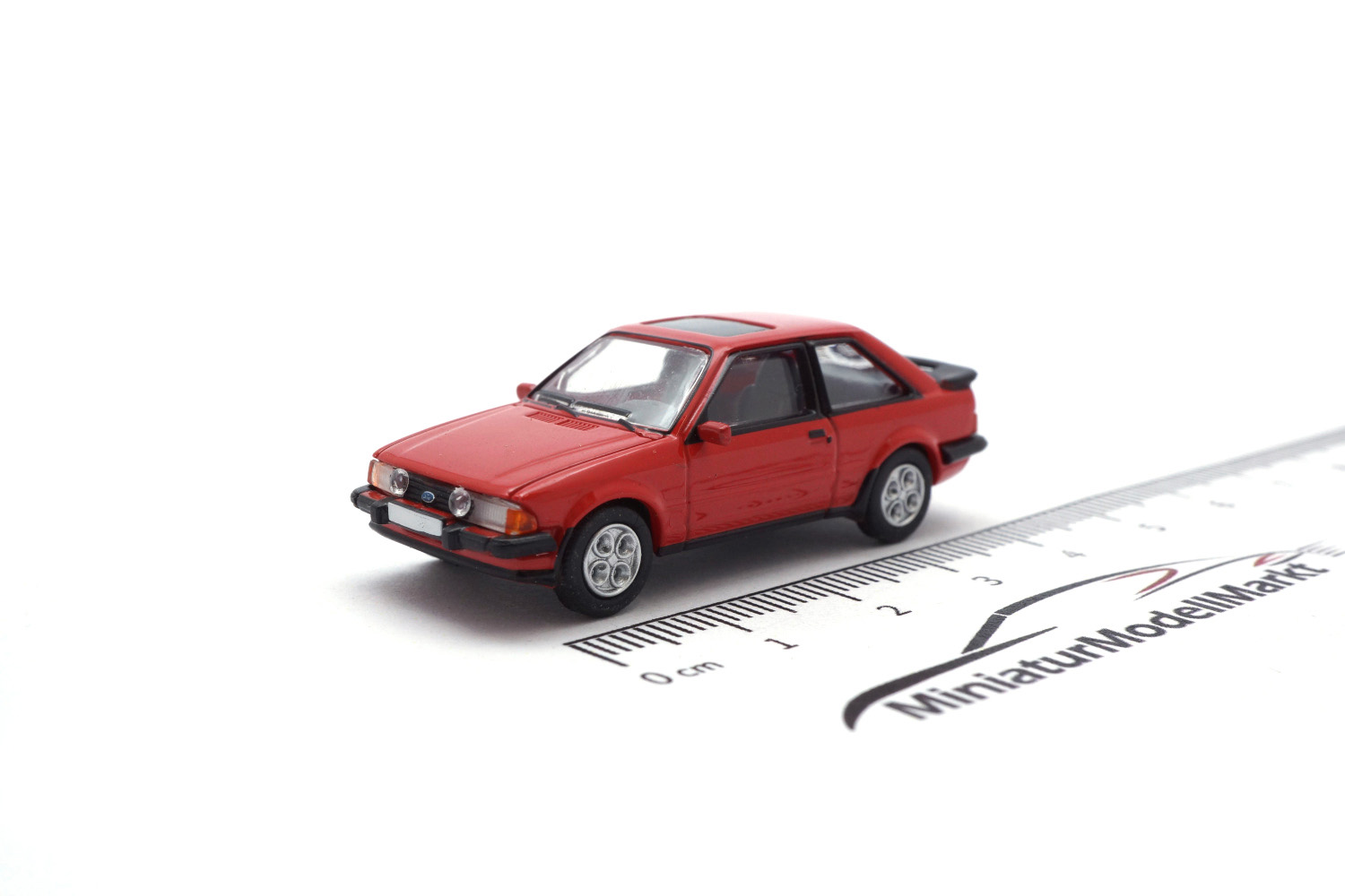 PCX87 PCX870088 Ford Escort MK III XR3, rot, 1981 1:87