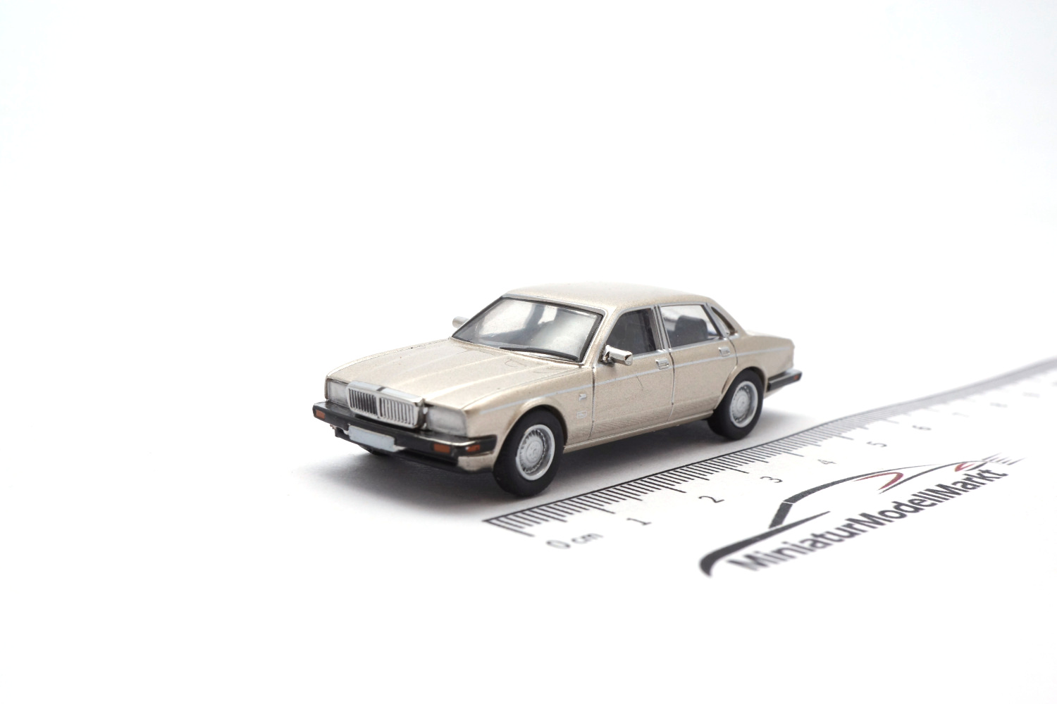 PCX87 PCX870160 Jaguar XJ 40 - beige (Metallic) 1:87