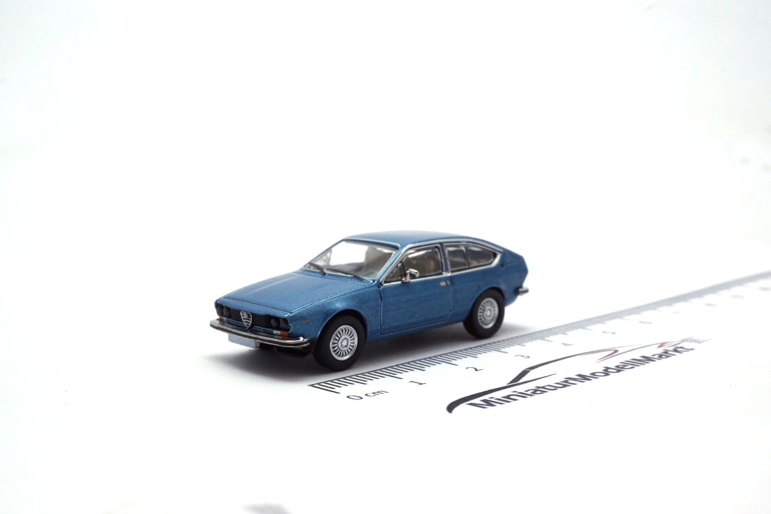 PCX87 PCX870427 Alfa Romeo Alfetta GT - blau (Metallic) 1:87
