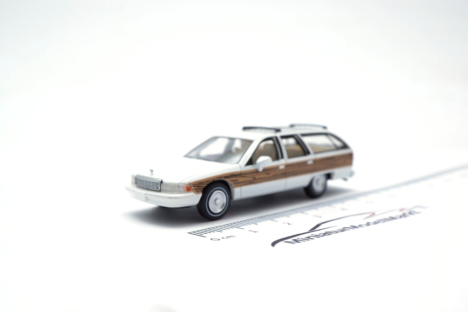 PCX87 PCX870453 Chevrolet Caprice Station Wagon - weiss 1:87