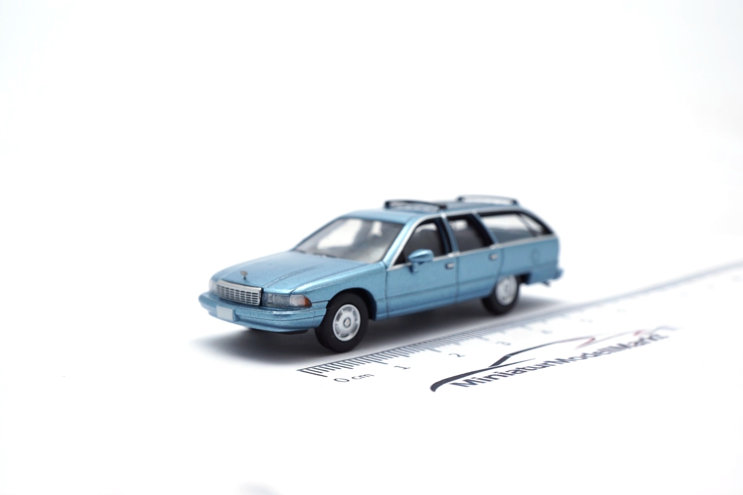 PCX87 PCX870455 Chevrolet Caprice Station Wagon - hellblau (Metallic) 1:87