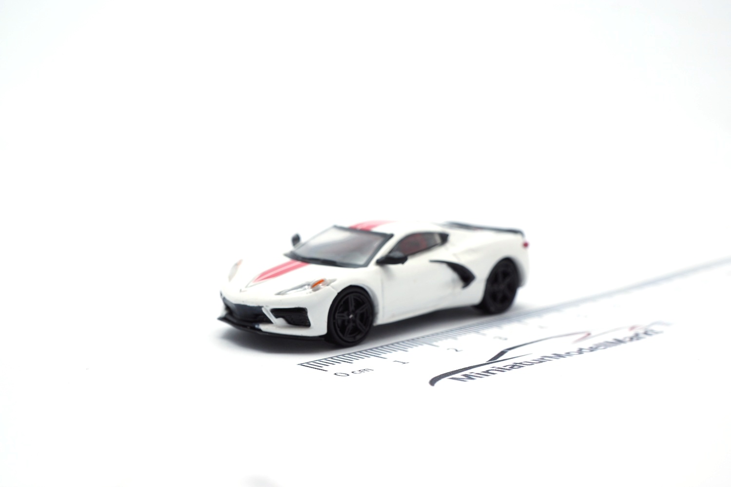 PCX87 PCX870673 Chevrolet Corvette (C8) Stingray - weiss , rot 1:87