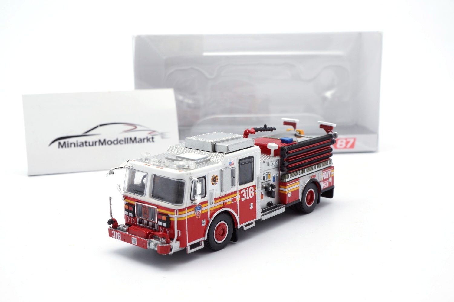 PCX87 PCX870684 Seagrave Marauder II - Engine 318 - Brooklyn - 2012 1:87