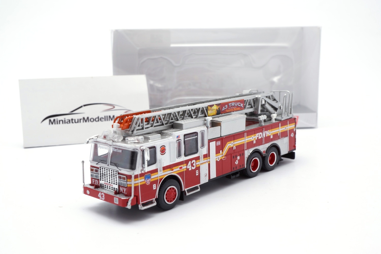 PCX87 PCX870689 Ferrara Ultra - Manhattan - Ladder 43 - 2013 1:87