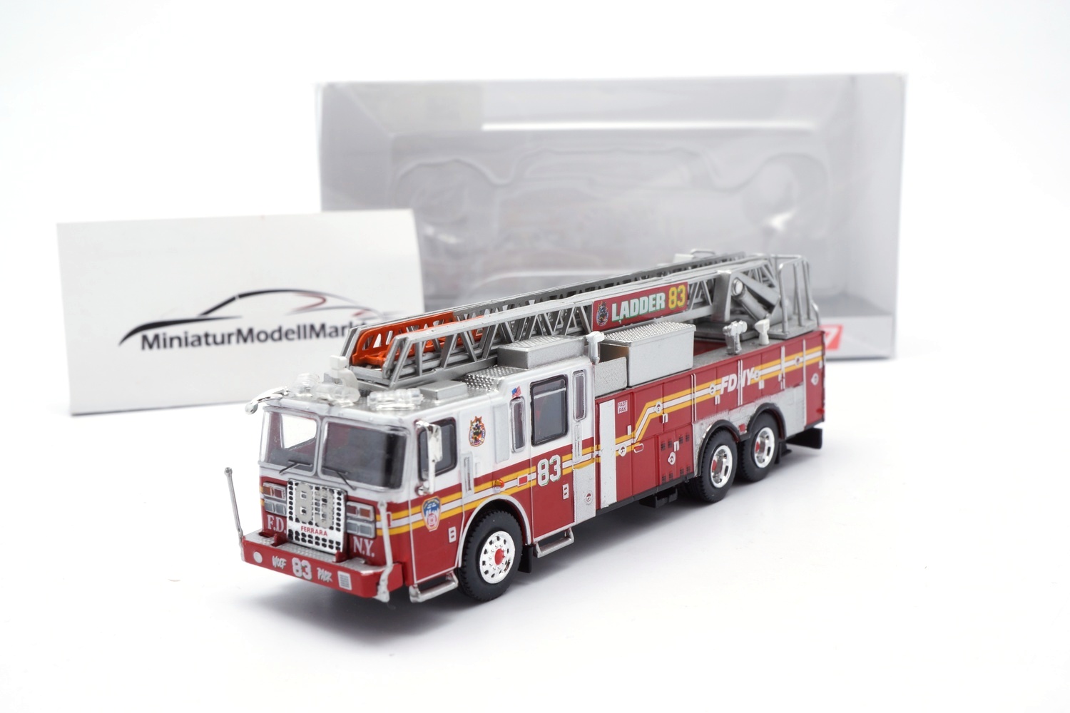 PCX87 PCX870691 Ferrara Ultra - Staten Island - Ladder 83 - 2013 1:87