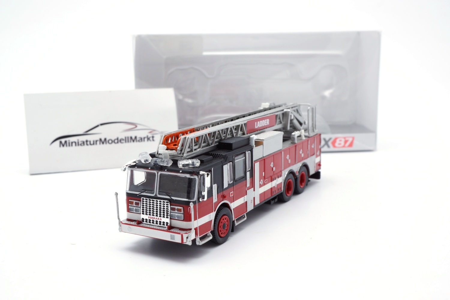 PCX87 PCX870694 Ferrara Ultra - rot/schwarz - 2013 1:87