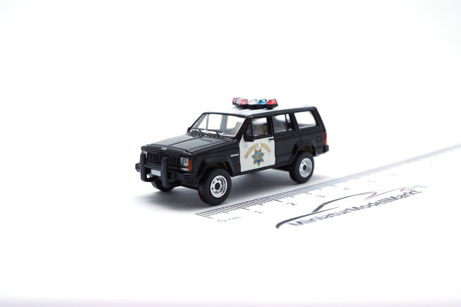 PCX87 PCX870730 Jeep Cherokee - California Highway Patrol 1:87