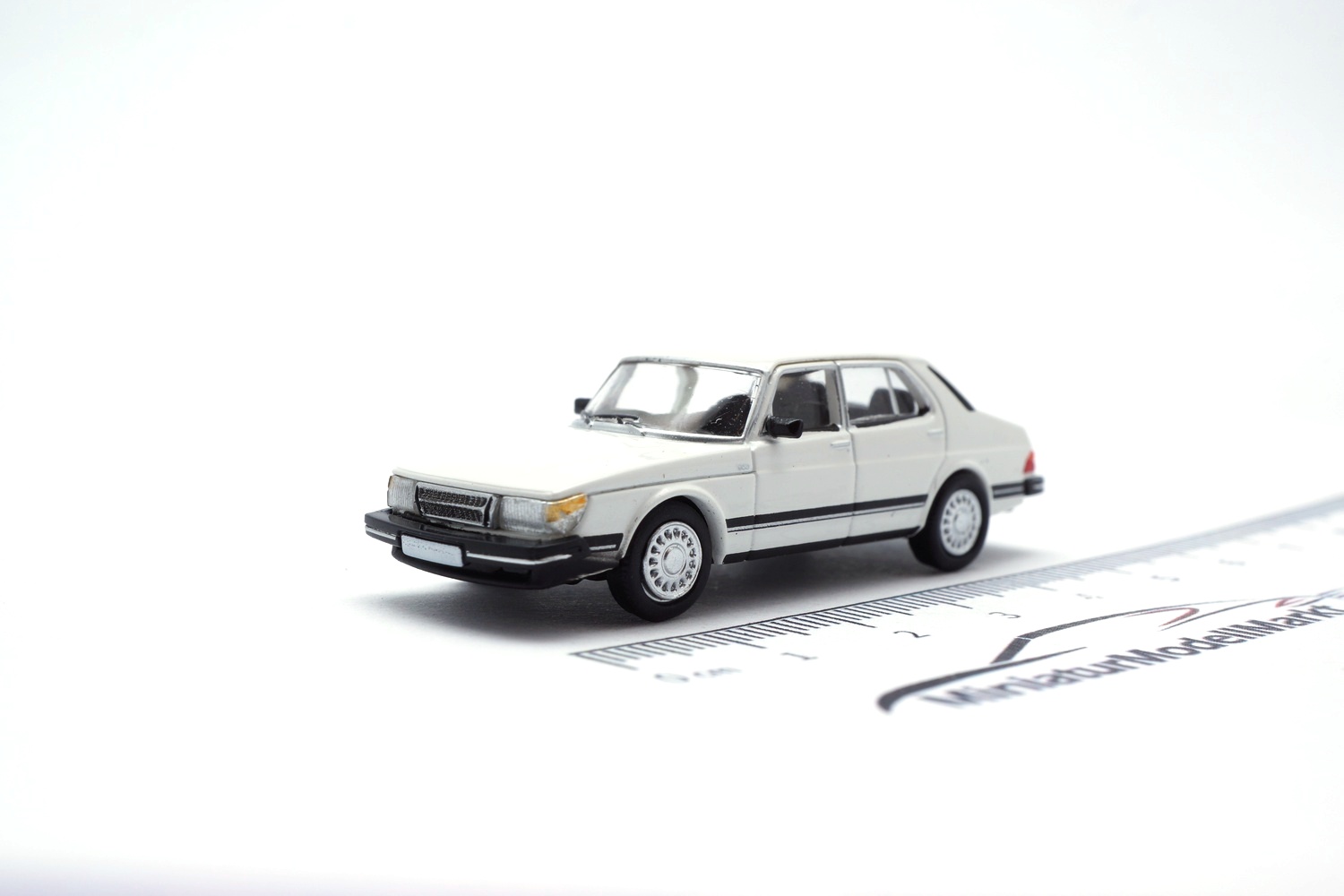 PCX87 PCX870757 Saab 900 Limousine - weiss 1:87