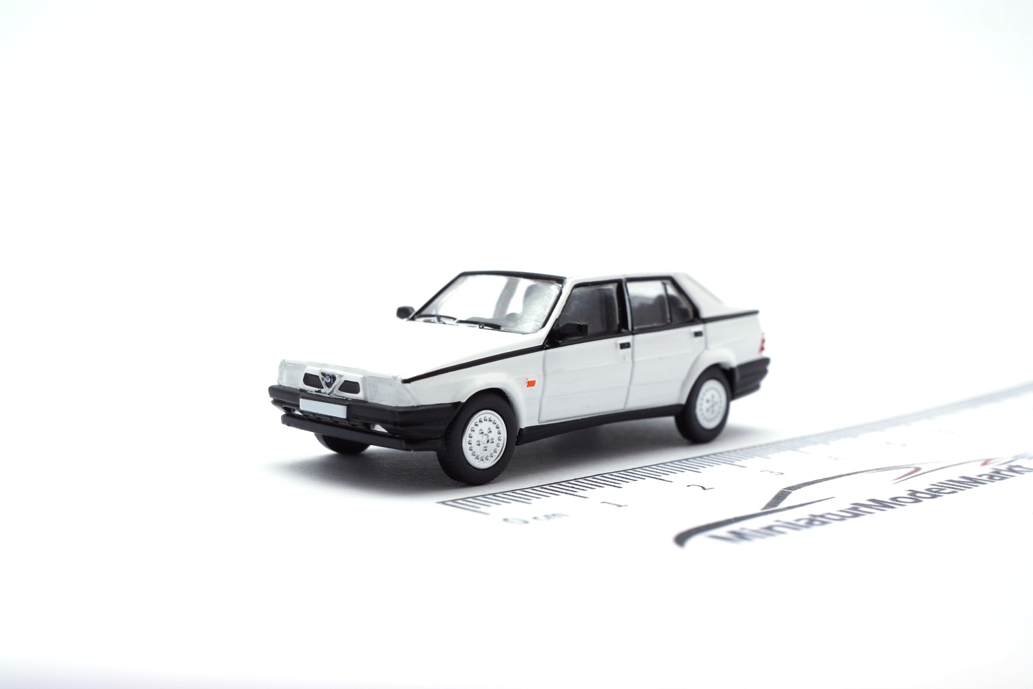 PCX87 PCX870784 Alfa Romeo 75 - weiss 1:87
