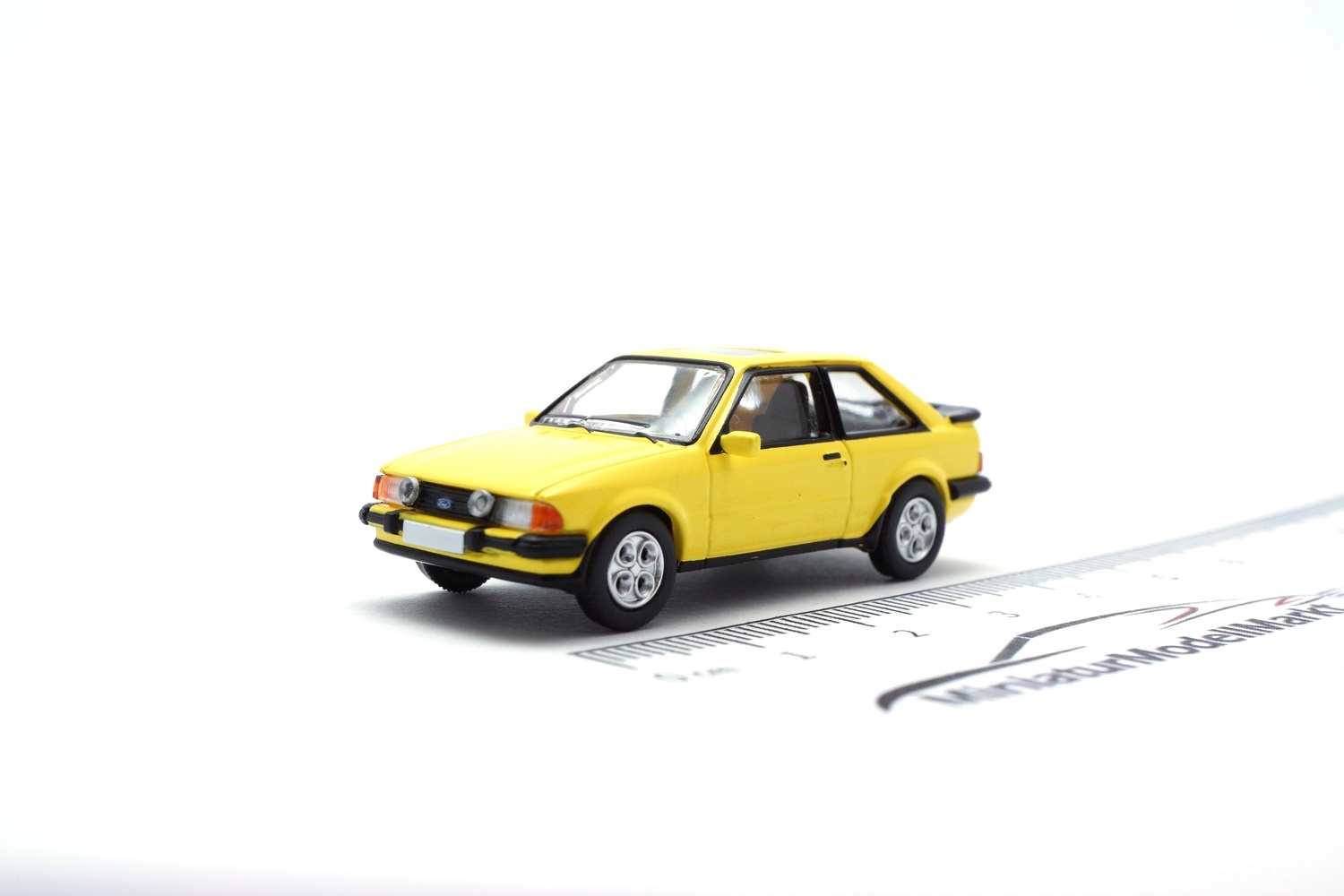PCX87 PCX870788 Ford Escort MK III XR3i - gelb 1:87