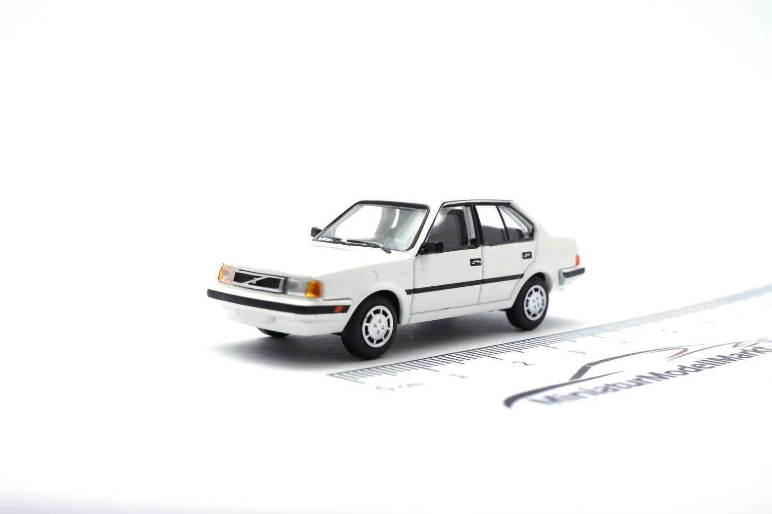 PCX87 PCX870821 Volvo 360 - weiss 1:87