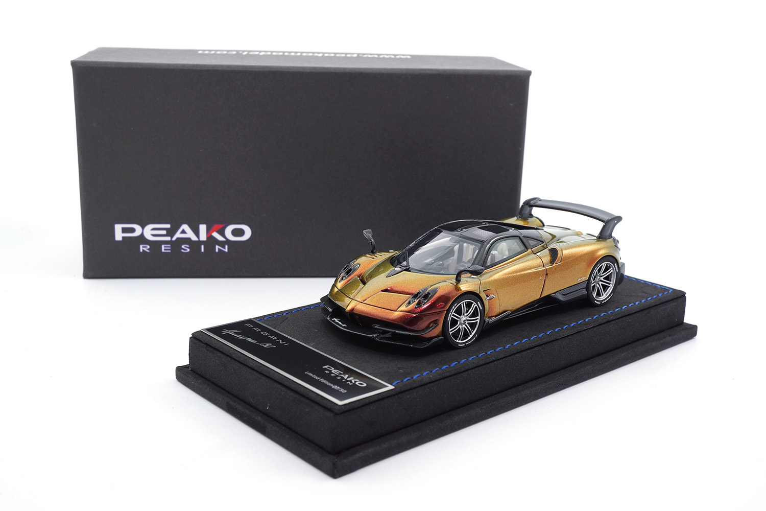 Peako 31114 Pagani Huayra BC - Chameleon Gold 1:43